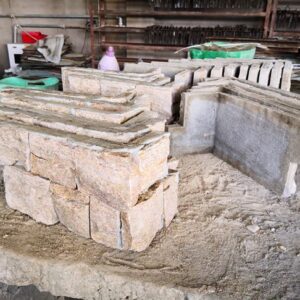 Corner piece of stacked stone cladding for exterior design