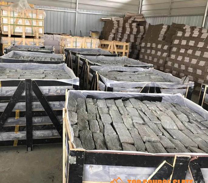 Loose stone cladding featuring various shapes and textures for exterior or interior use